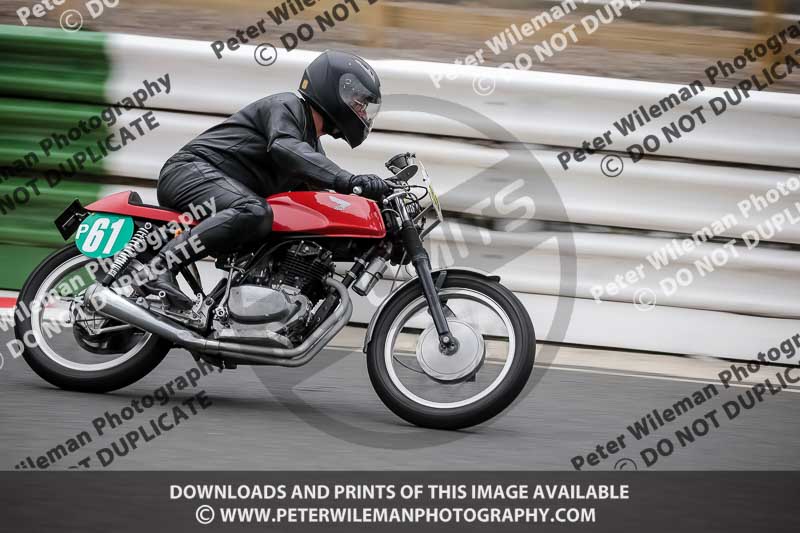 Vintage motorcycle club;eventdigitalimages;mallory park;mallory park trackday photographs;no limits trackdays;peter wileman photography;trackday digital images;trackday photos;vmcc festival 1000 bikes photographs